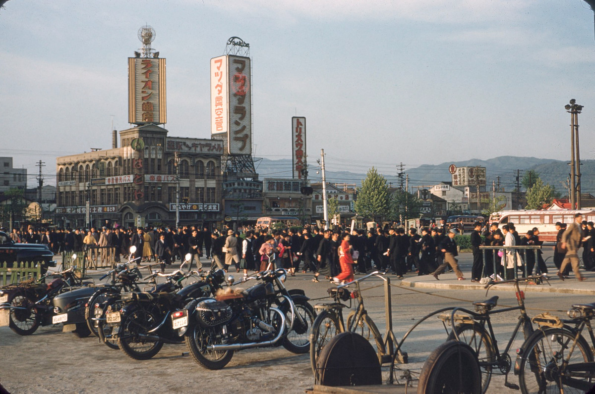 Xe mô tô phân khối lớn ở khu vực ga Kyoto, thành phố Kyoto.