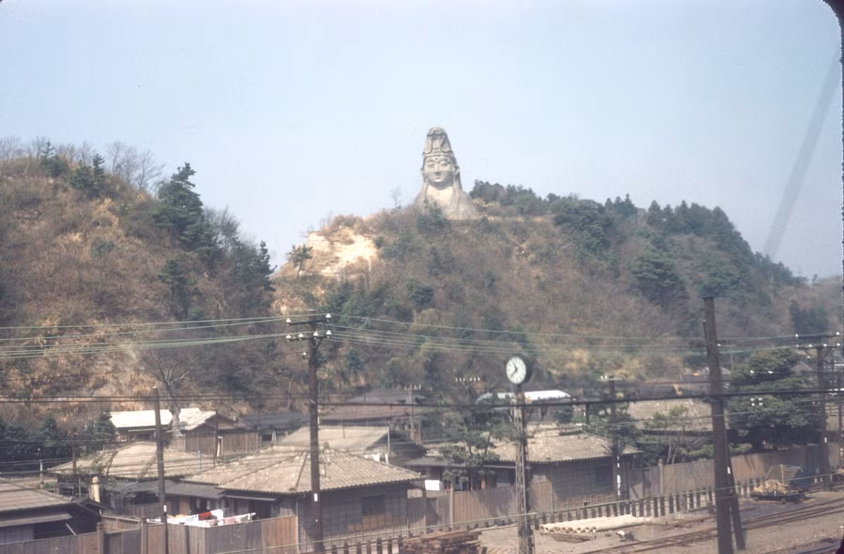 Tượng Bồ Tát ở chùa Đại Thuyền Quan Âm Tự (Ōfuna Kannon-ji), thành phố Kamakura, tỉnh Kanagawa.