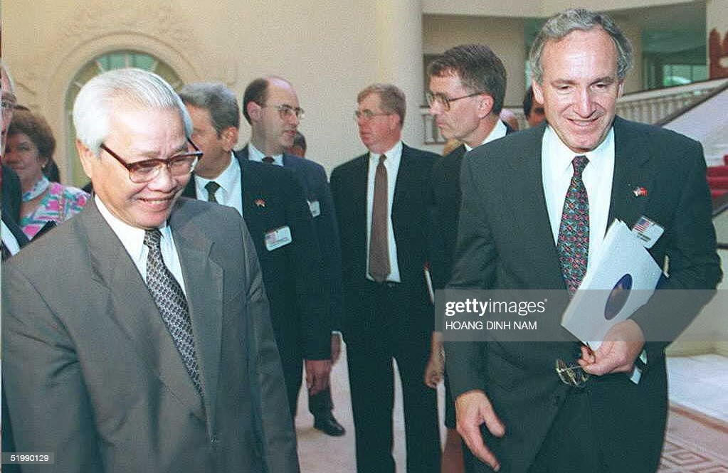 Thủ tướng Võ Văn Kiệt và thượng nghị sĩ Mỹ Tom Harkin ở Hà Nội ngày 3/7/1995. Ảnh: Hoang Dinh Nam/Getty Images.