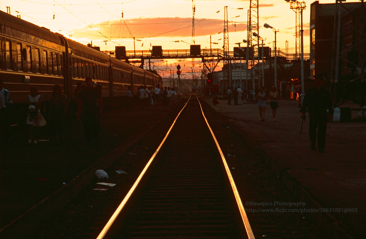 Hoàng hôn ở ga Krasnoyarsk. Ga nằm ở Krasnoyarsk, thành phố lớn thứ tư Siberia.