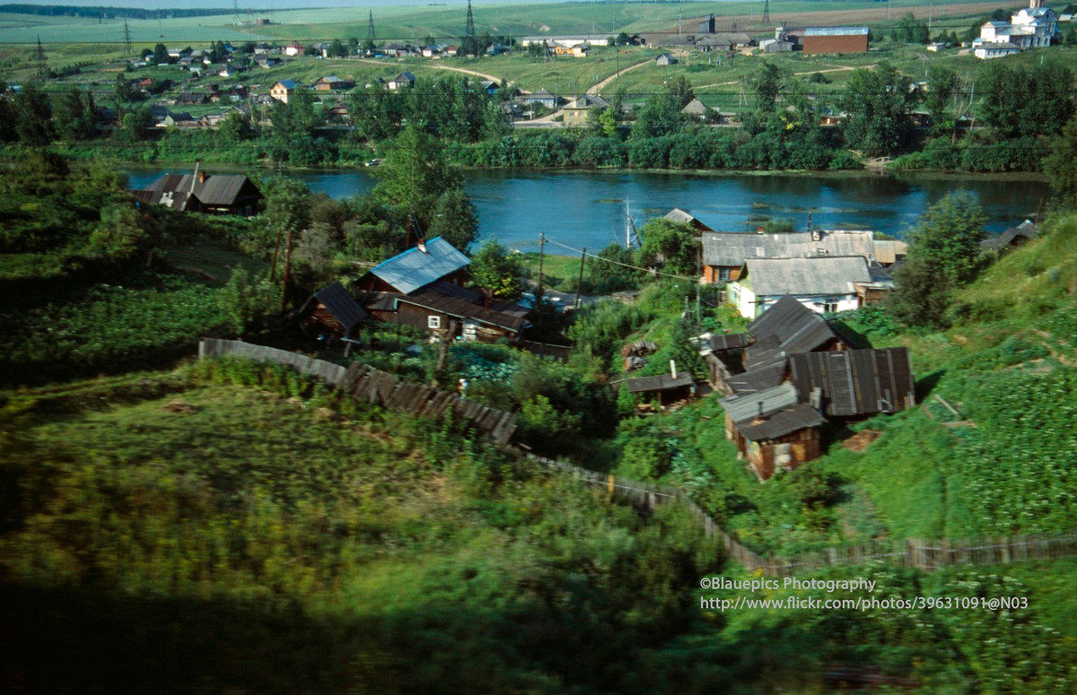 Vùng nông thôn gần dãy núi Ural.