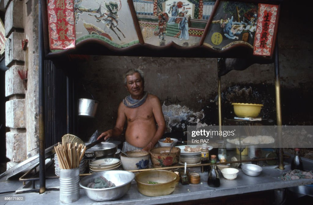 Trong một quán ăn ở Chợ Lớn.