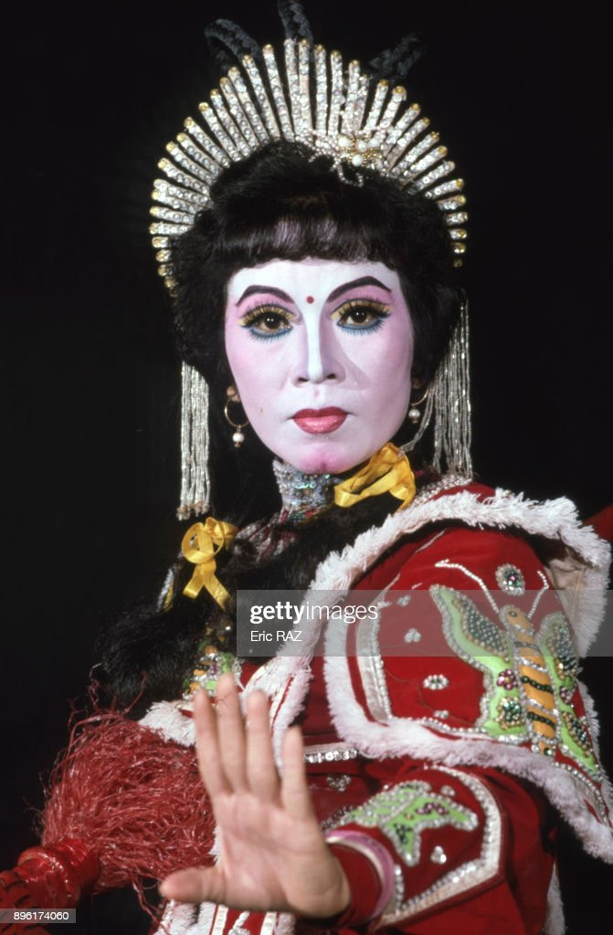 Chân dung một nữ diễn viên sân khấu Việt Nam năm 1994.