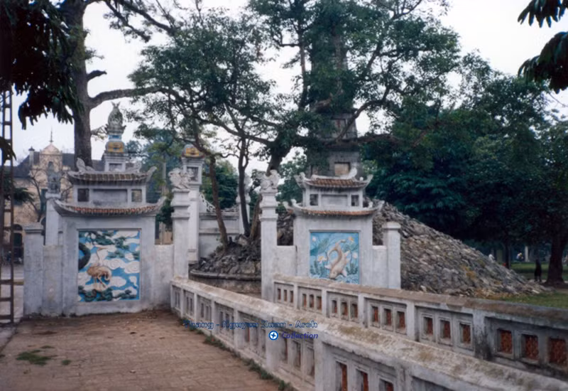 Lối vào đền Ngọc Sơn.