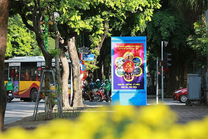 Pano chào mừng Đại hội đại biểu lần thứ XVII Đảng bộ thành phố Hà Nội.