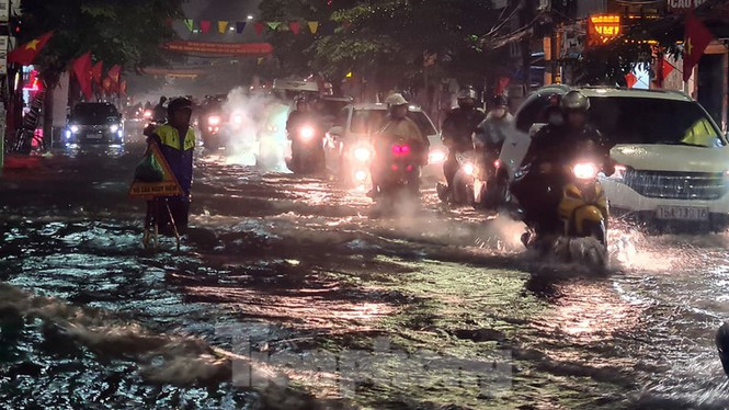 Nhieu tuyen pho o Hai Phong ‘hoa thanh song’-Hinh-2