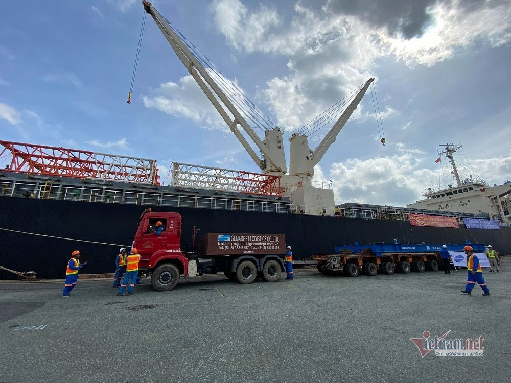 Cận cảnh dàn xe 'siêu trường, siêu trọng' chở tàu metro số 1 ảnh 2