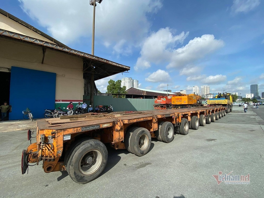 Cận cảnh dàn xe 'siêu trường, siêu trọng' chở tàu metro số 1 ảnh 4