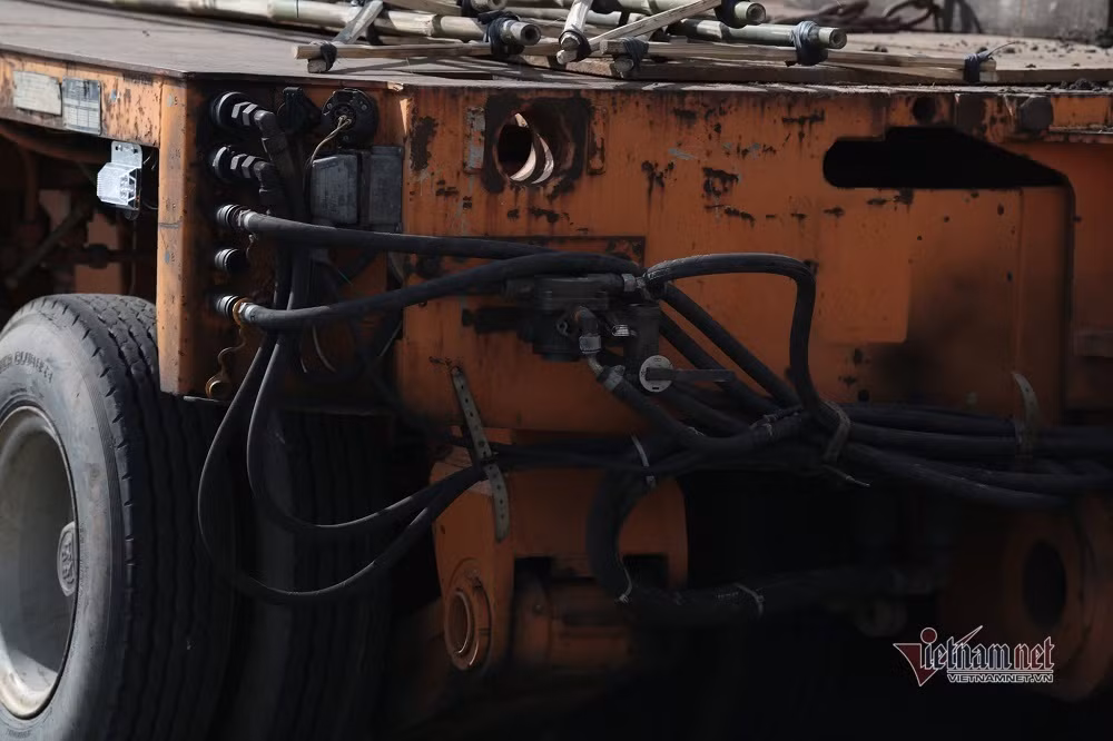 Cận cảnh dàn xe 'siêu trường, siêu trọng' chở tàu metro số 1 ảnh 6