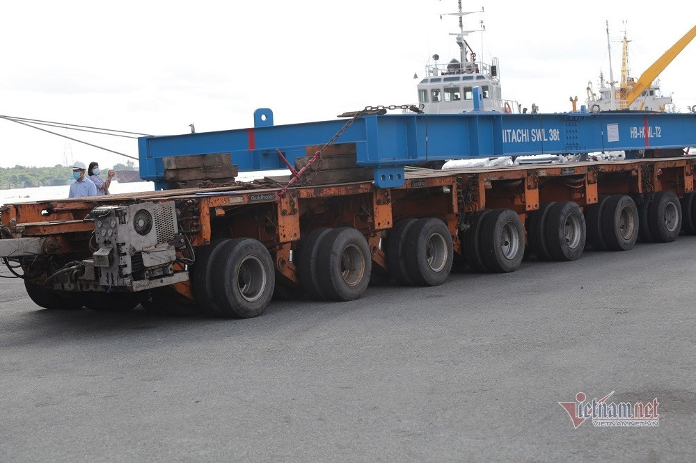 Cận cảnh dàn xe 'siêu trường, siêu trọng' chở tàu metro số 1 ảnh 7