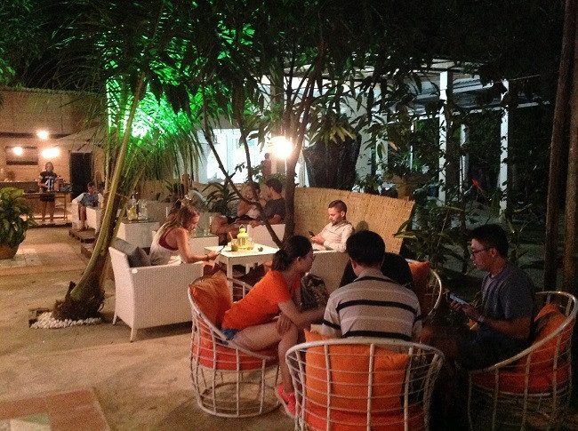 Mat 900 trieu, dong cua quan bar vi nhung quyet dinh sai lam-Hinh-3