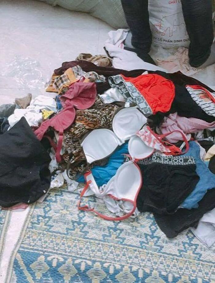 Ngao ngan voi loat quan ao cu tang ba con vung lu