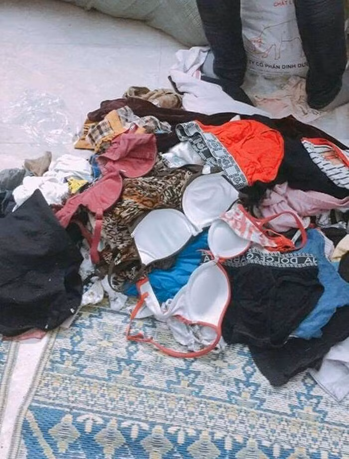 Ngao ngan voi loat quan ao cu tang ba con vung lu