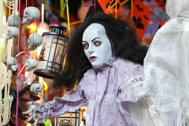 Do choi ma quy rung ron, gia tien trieu van hut khach mua