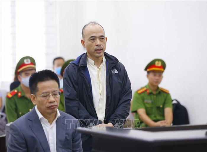 Phat tu 2 bi cao trong vu lam dung chuc vu, quyen han tai PVOil