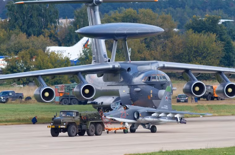 A-50U vẫn giữ lại 4 động cơ D-30KP cho tốc độ 900km/h.