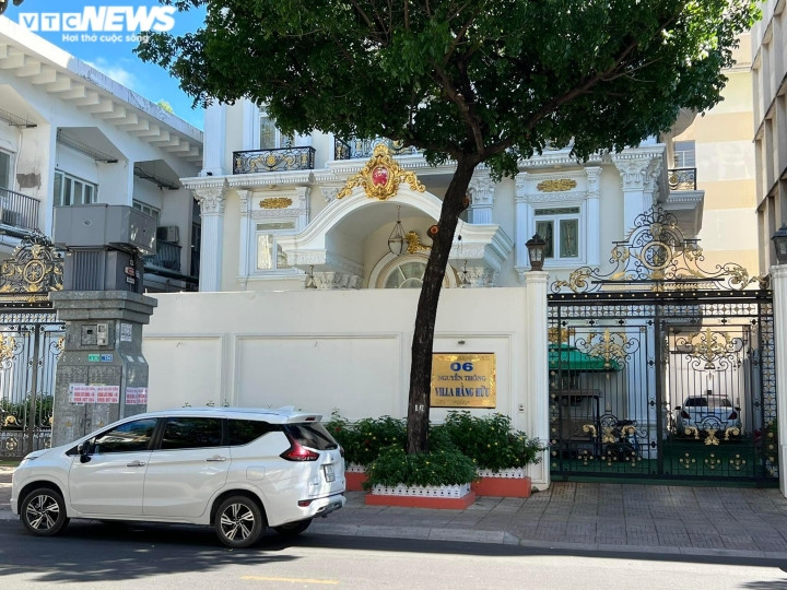 Ảnh: Biệt thự xa hoa giữa TP.HCM của Nguyễn Phương Hằng Anh: Biet thu xa hoa giua TP.HCM cua Nguyen Phuong Hang