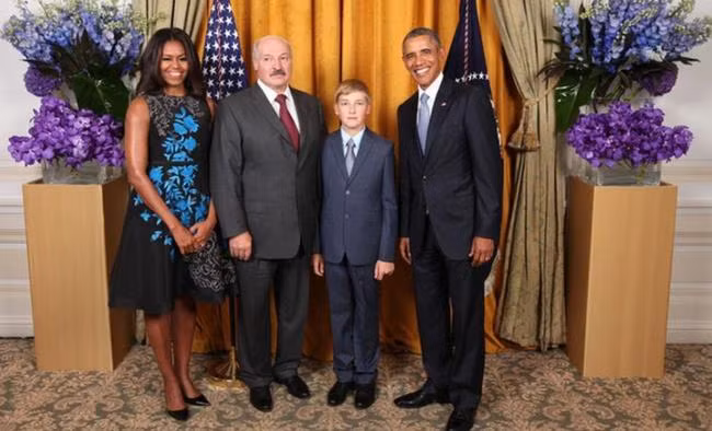 Soái ca hot nhất TikTok lúc này: Con trai Tổng thống, tài năng đỉnh cao - Hình 2 Soai ca hot nhat TikTok luc nay: Con trai Tong thong, tai nang dinh cao-Hinh-2