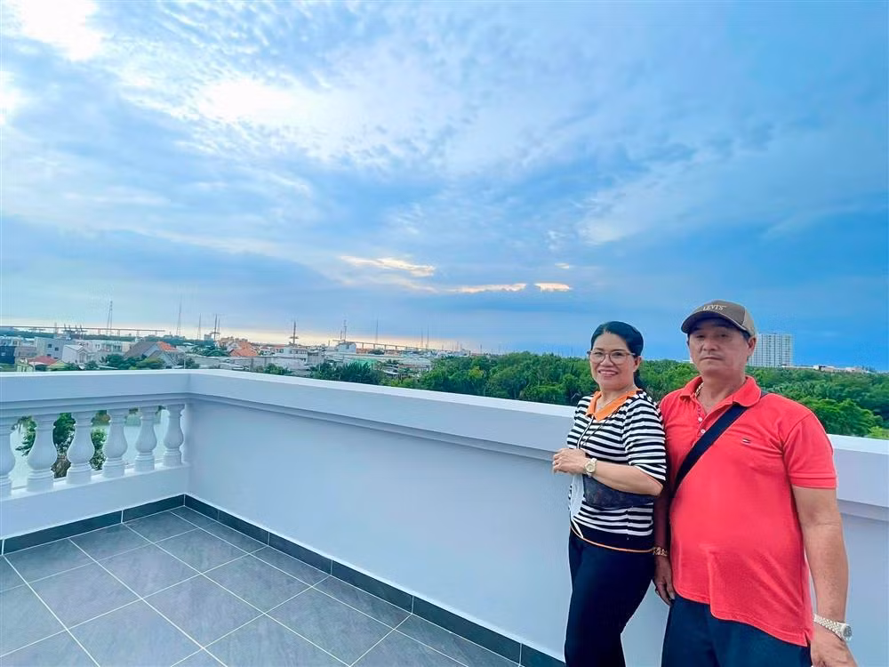 Tặng bố mẹ biệt thự 300m2, Đoàn Di Băng show nội thất đắt đỏ - Hình 5 Tang bo me biet thu 300m2, Doan Di Bang show noi that dat do-Hinh-5