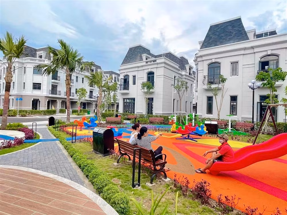 Tặng bố mẹ biệt thự 300m2, Đoàn Di Băng show nội thất đắt đỏ - Hình 4 Tang bo me biet thu 300m2, Doan Di Bang show noi that dat do-Hinh-4