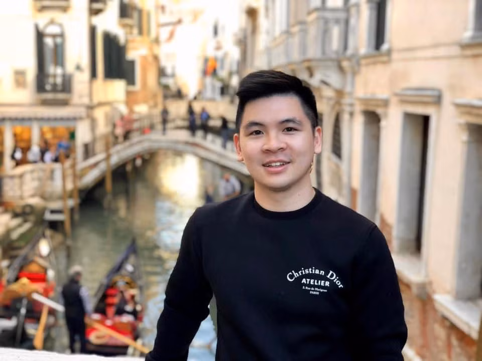 2 con trai bau Hien dang trang thai gat, dan mang 'hong bien'-Hinh-6