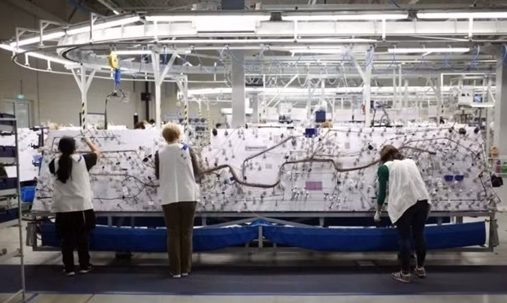 Thu quan trong Ukraine dang nam giu, nhieu cong ty “dung ngoi khong yen“