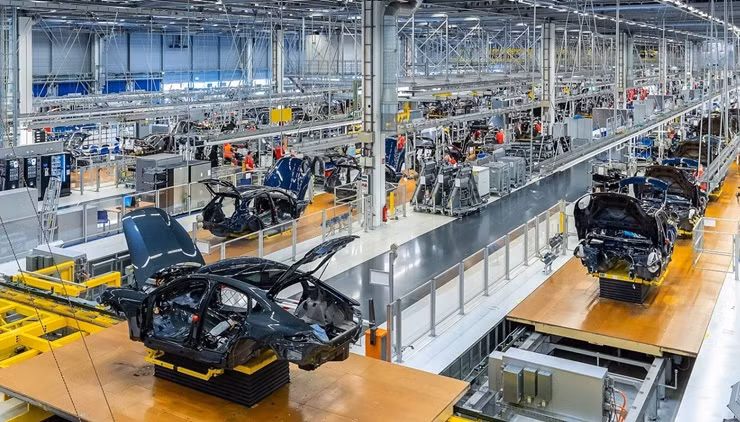 Theo dự báo, căng thẳng Nga - Ukraine sẽ làm giảm sản lượng hàng triệu chiếc ô tô trong vòng 2 năm.