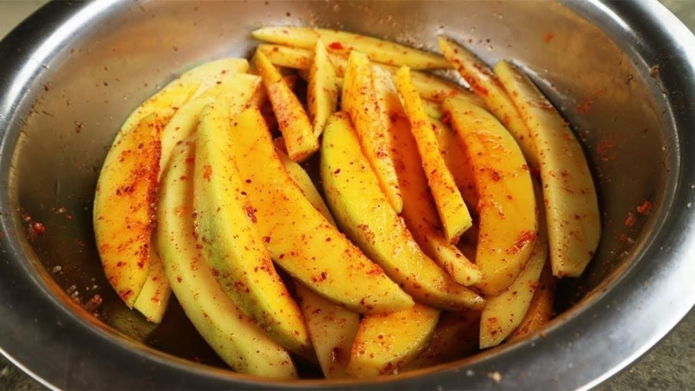 Nhung thoi diem an xoai khong thich hop de bien thanh 