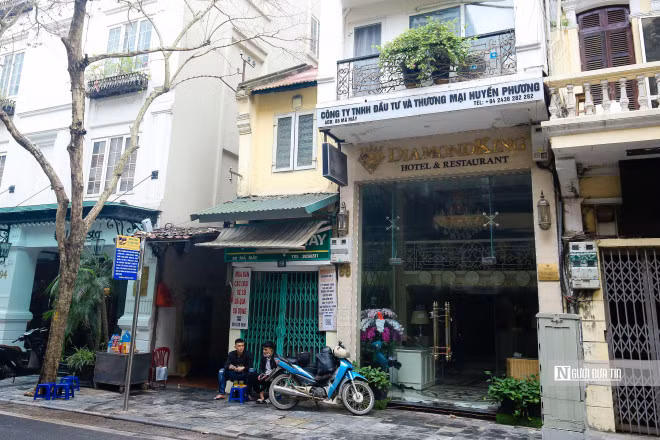 Một chủ khách sạn khu vực phố cổ cho biết, do chi phí thuê mặt bằng quá cao, khách sạn lại bị "đóng băng" lâu nên đã phải trả lại mặt bằng do không có vốn để duy trì thêm.