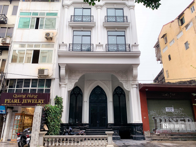 Theo đánh giá của các chuyên gia, tại thị trường Việt Nam chưa ghi nhận hiện tượng thoái vốn theo kiểu bán tháo, bán lỗ khách sạn. (Nghĩa là giá trị tài sản lúc rao bán thấp hơn giá trị trong sổ sách).