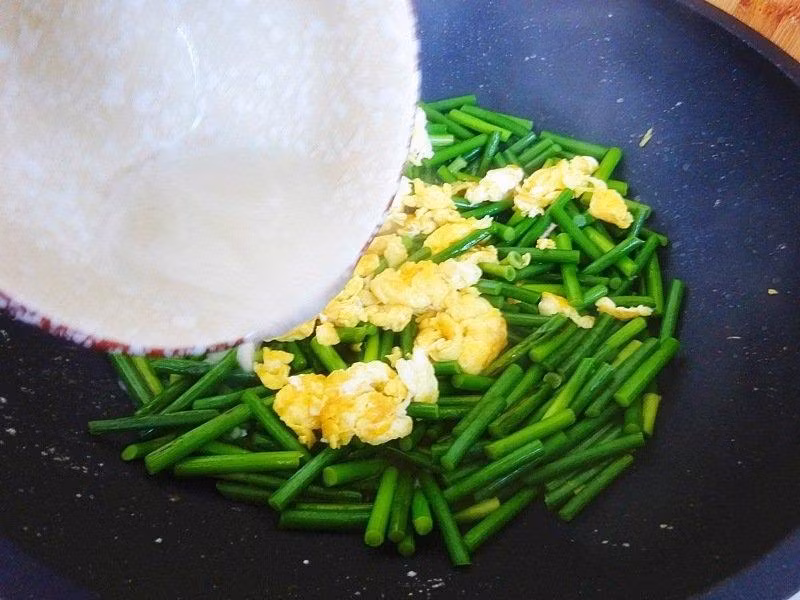 Loai rau xao voi trung vua nhanh vua ngon, cuc tot cho suc khoe-Hinh-4