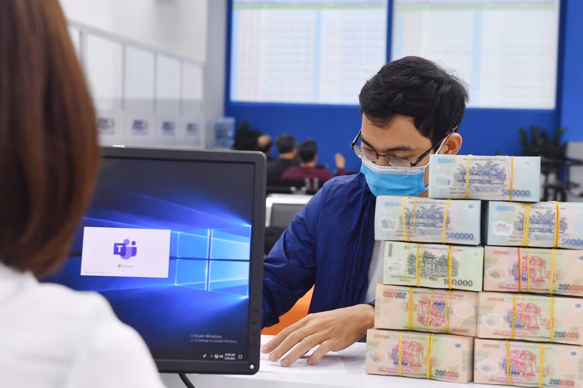 De xuat mua ban nha dat phai qua ngan hang de chong tron thue