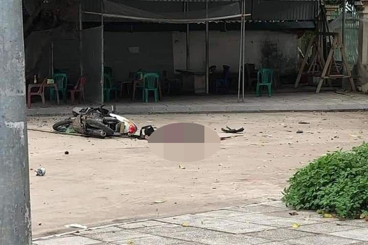 Xe Mercedes huc vao nha dan roi gay tai nan lien hoan, mot nguoi tu vong-Hinh-2