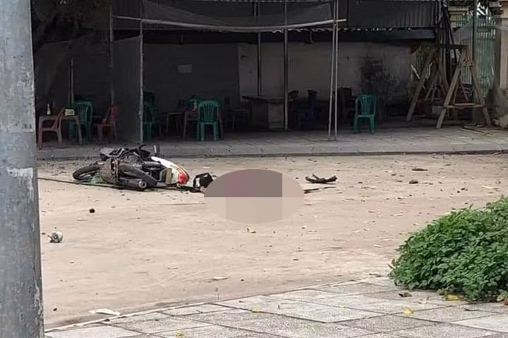 Xe Mercedes huc vao nha dan roi gay tai nan lien hoan, mot nguoi tu vong-Hinh-2