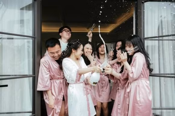 Thiếu gia từng nghi hẹn hò Tiểu Vy lấy vợ, tổ chức chuỗi đám cưới khủng - Hình 4 Thieu gia tung nghi hen ho Tieu Vy lay vo, to chuc chuoi dam cuoi khung-Hinh-4