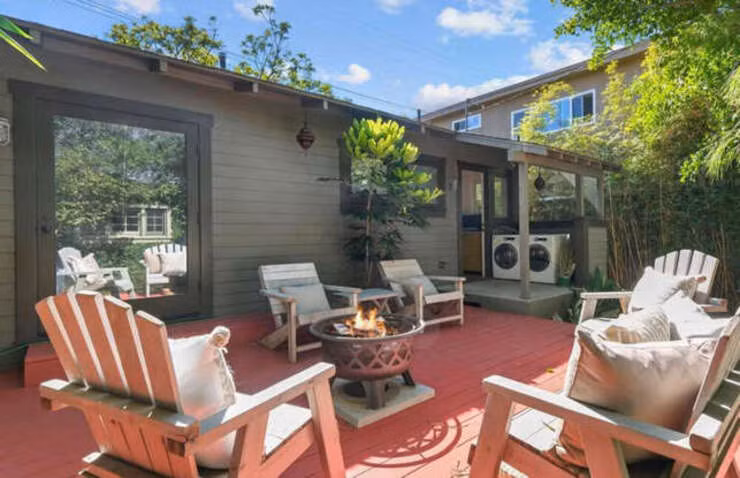 Khu vườn nhỏ sau nhà với sự riêng tư tối đa.