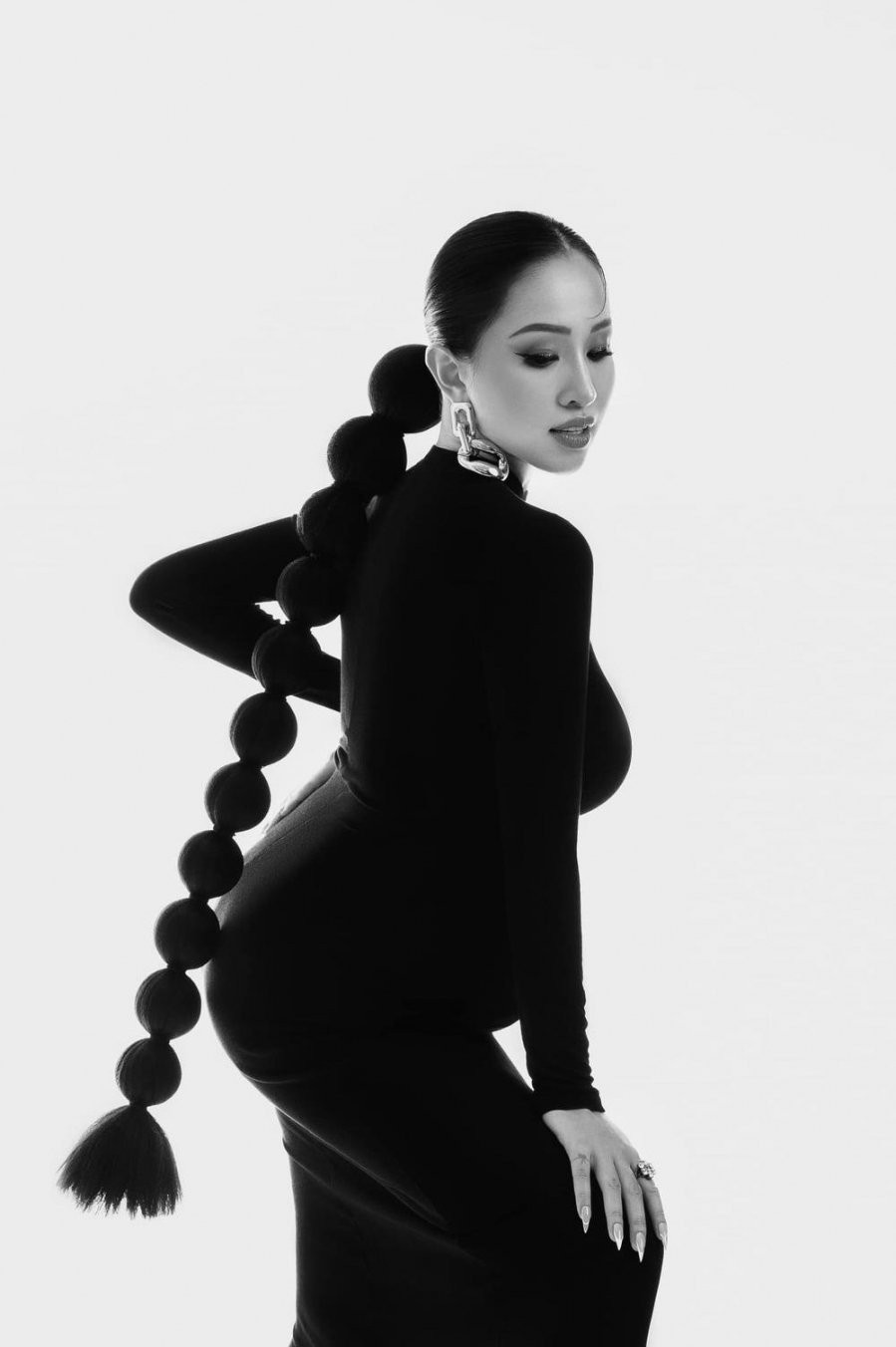 Sao nữ Việt rất chuộng diện đầm ôm khi mang thai: Vân Hugo gợi cảm vẫn thua Đông Nhi Sao nu Viet rat chuong dien dam om khi mang thai: Van Hugo goi cam van thua Dong Nhi