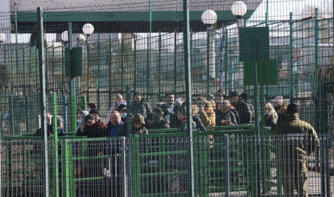 Người Việt tại Ukraine cần chuẩn bị gì để lánh nạn sang nước khác? ảnh 2