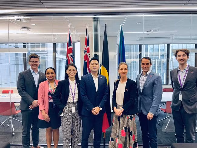 Phillip Nguyen sang Uc cung nguoi yeu, dam cuoi 