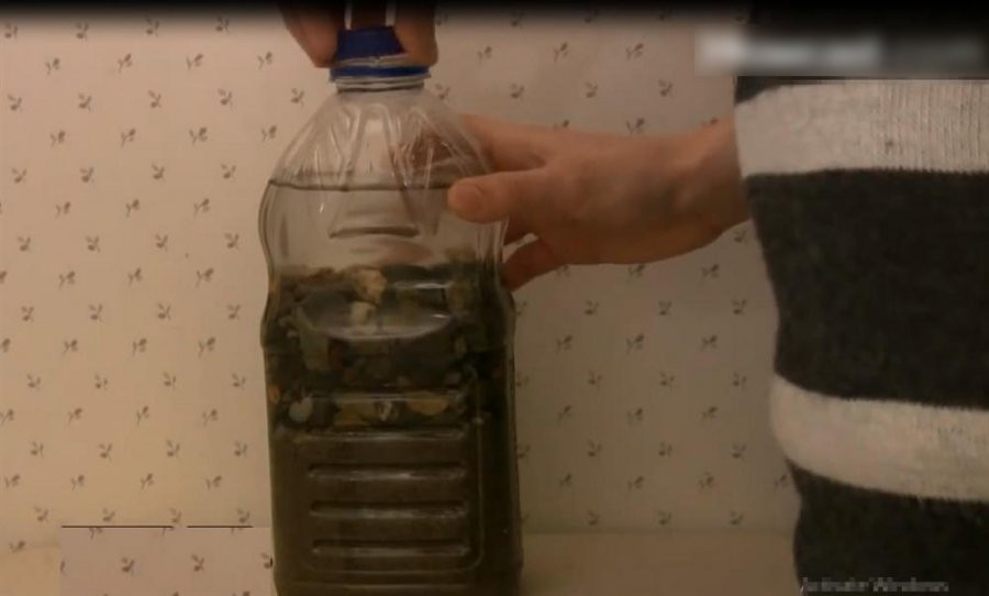 Đặt chai nhựa vào két nước bồn cầu, nhà vệ sinh thơm tho sạch sẽ - Hình 4 Dat chai nhua vao ket nuoc bon cau, nha ve sinh thom tho sach se-Hinh-4