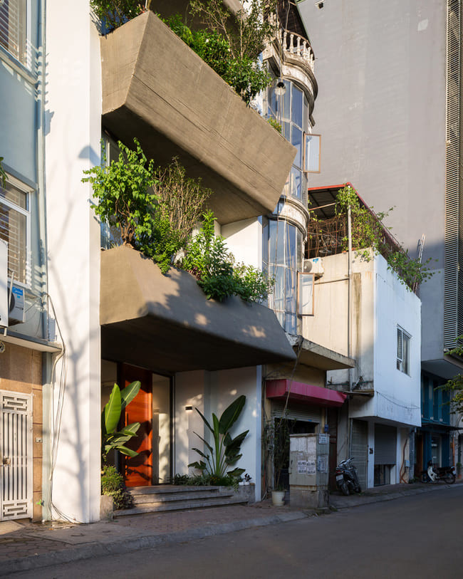 …và tất nhiên phải đáp ứng mong muốn của chủ nhà có hai con nhỏ, đồng thời phải có không gian phục vụ kinh doanh ở tầng 1 và 2.