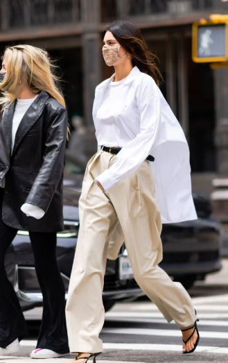 Kendall Jenner co loat cong thuc dien ao so mi don gian nhung cuc ky sang xin min-Hinh-8