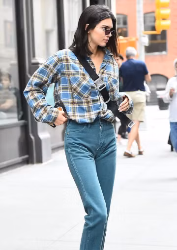 Kendall Jenner co loat cong thuc dien ao so mi don gian nhung cuc ky sang xin min-Hinh-7