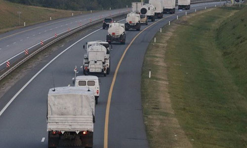 Đoàn xe viện trợ của Nga tiến về biên giới Ukraine.