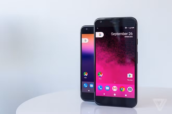 Cả hai smartphone này đều sử dụng chip Snapdragon 821, RAM 4 GB. Máy chạy Android 7.1, mới hơn phiên bản 7.0 từng có mặt trên LG V20.