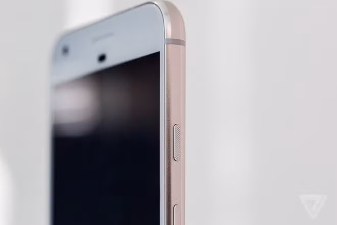 Bộ đôi Pixel mới sở hữu thân nhôm được mài nhẵn, đánh bóng và lớp kính ở mặt lưng.