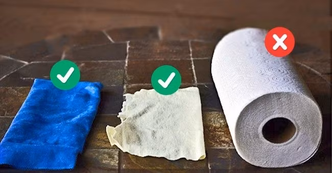 Sử dụng vải sợi mỏng để lau chùi. Không nên dùng giấy vì chúng sẽ làm xước thiết bị.