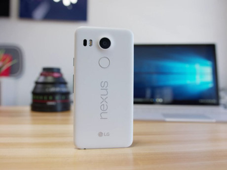  10. Nexus 5X. Nexus 5X là một trong flagships mới nhất của Google, và nó là một trong những điện thoại tốt nhất mà bạn có thể mua ngày hôm nay. Các chỉ đối thủ thực sự của nó là mẫu kế nhiệm Nexus 6P và iPhone. Nếu bạn không muốn một chiếc iPhone và muốn sử dụng hệ điều hành của Android, thì Nexus 5X sẽ không làm bạn thất vọng.
