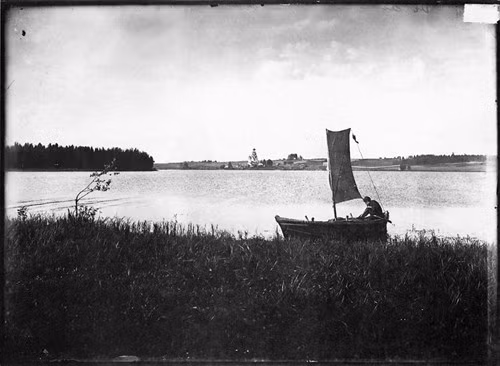 Hồ Vselug và nghĩa trang Shirokovski.