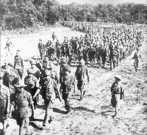 Bộ đội Việt Minh tiếp quản Thủ đô ngày 10/10/1954. Ảnh: Phan Xuân Thúy.